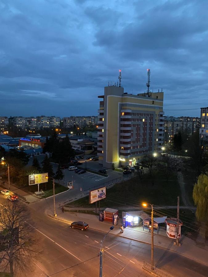 Люкс апартаменты .РАЙОН АВТОВОКЗАЛА,в ЖК Арена Ровно Экстерьер фото